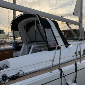 A dodger gives you protection from the harshness of the ocean, such as wind and sea spray, while offering shelter from the rain or sun. Dodger with Frame and Handrail