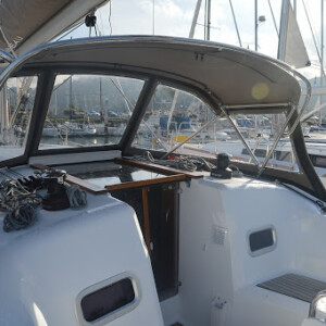 A dodger adds comfort, style and longevity to your sailboat. Jeneau 34 Dodger - Windows