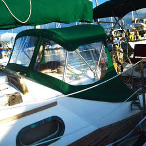 This green dodger adds character and life to this Rafiki 35, a full keel cruising boat. The wrap-around window means less zippers, and more visibility. Rafiki 35 Dodger- Windows
